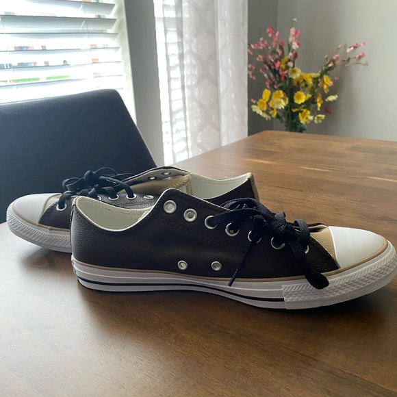Converse - Picture 2 of 4
